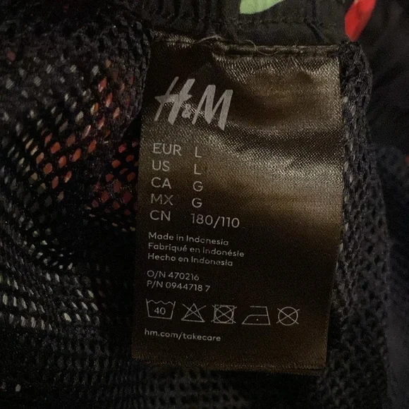 H&M Swim Dark blue/Red/Green Cherries Oranges Leaves Cocktail Umbrella Shorts L - Picture 2 of 6